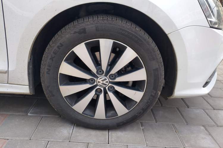 Used Volkswagen Sagitar 2018 280TSI DSG Comfort Model Right Front Wheel Hub