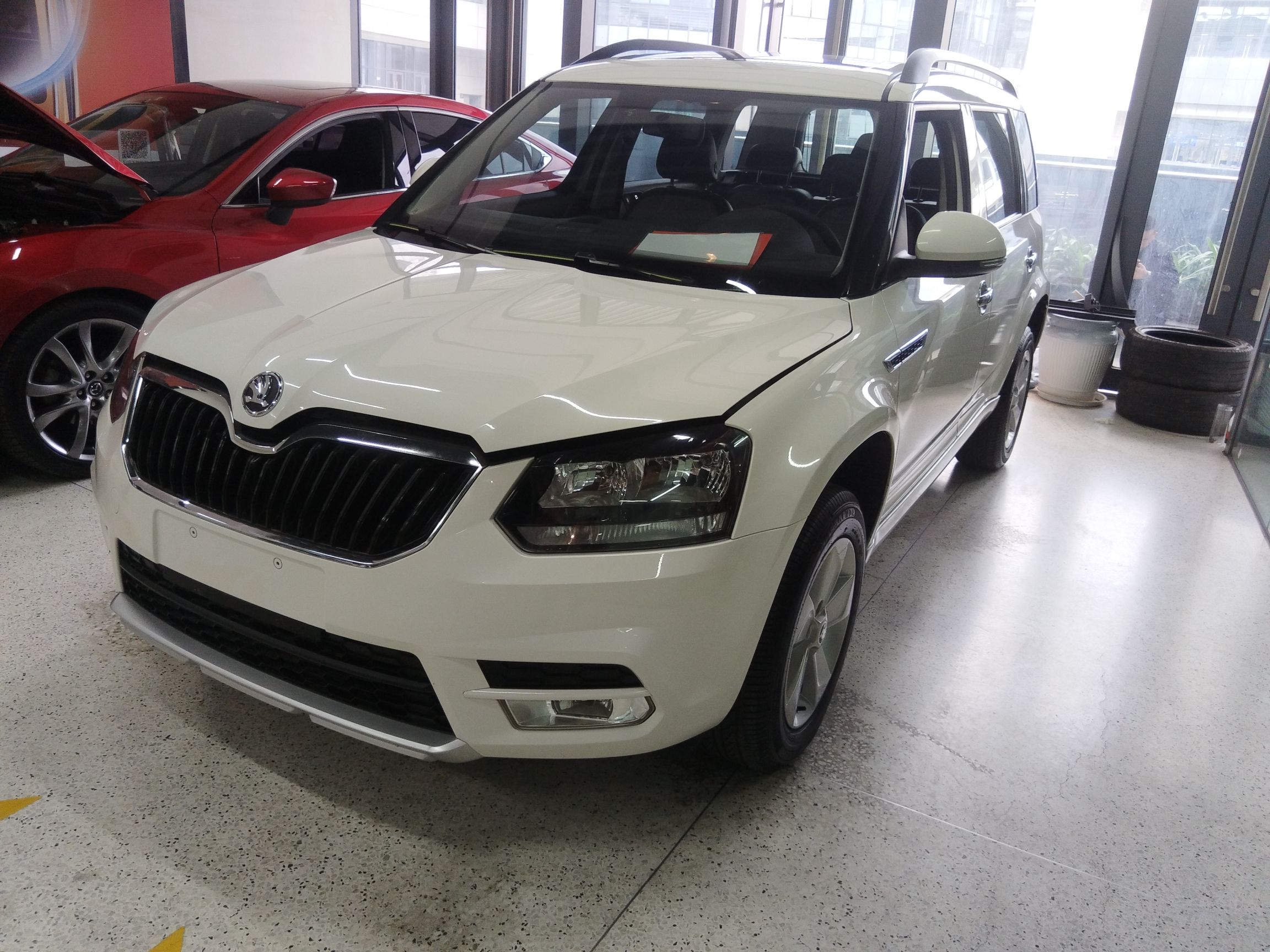 تحت مقدمة السيارة