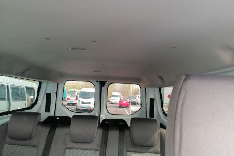 Used Ford Transit 2019 2.0T Diesel Multi-Purpose Commercial Vehicle Short Wheelbase Low Roof 6-Seater China VI Standard