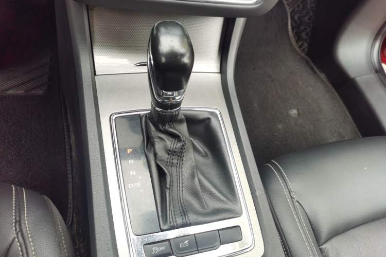 Used Roewe i6 2017 20T Automatic Internet ZhiZun Edition
