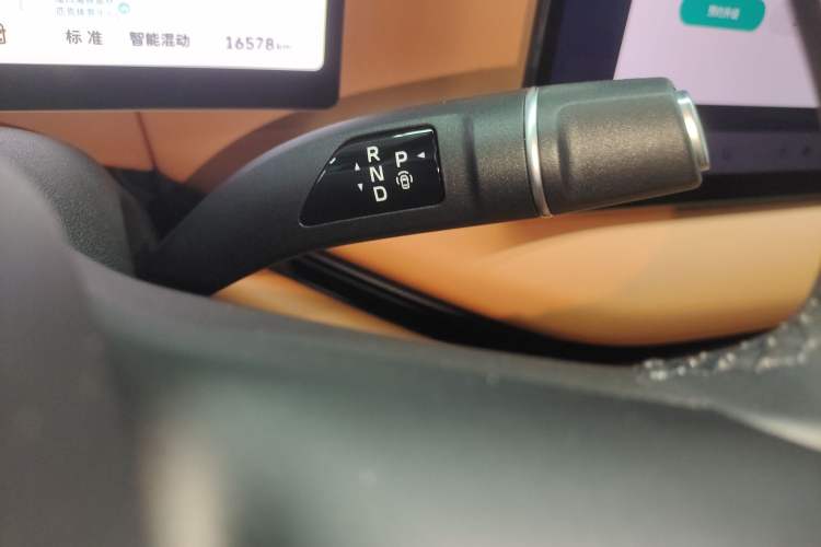 Used Wey Lanshan 2025 Four-Wheel Drive Max Gear Lever