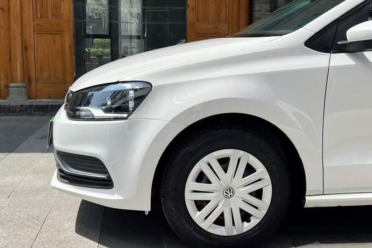 Used Volkswagen Polo 2016 1.4L Automatic Trendy Model Left Front Wheel Hub