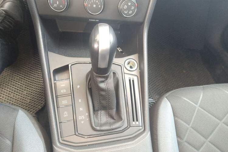 Used Volkswagen Lavida 2023 1.5L Automatic De Yi Edition Gear Lever