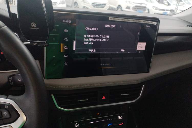 Used Volkswagen Tayron 2024 300TSI Two-Wheel-Drive Luxury Plus Advanced Version Audio And AC Panel