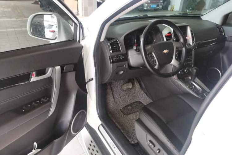 Used Chevrolet Captiva 2015 2.4L 4x4 Flagship Edition 7-Seater