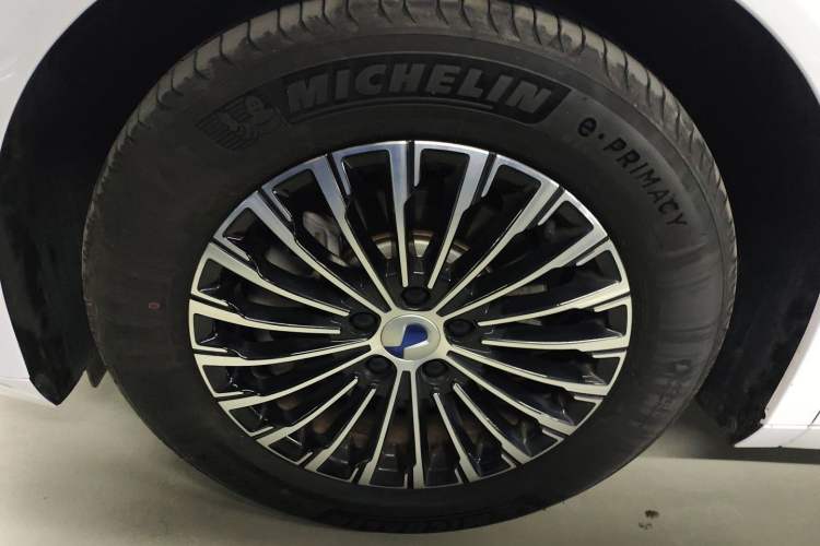 Used Denza D9 2025 DM-i Intelligent Drive 1020 Four-Wheel Drive Flagship Model