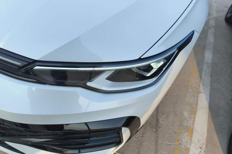 Used Volkswagen Golf 2025 300TSI R-Line
