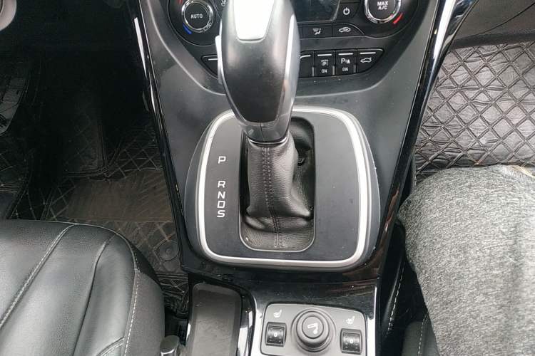 Used Ford Kuga 2015 2.0L GTDi Four-Wheel-Drive Sport Model
