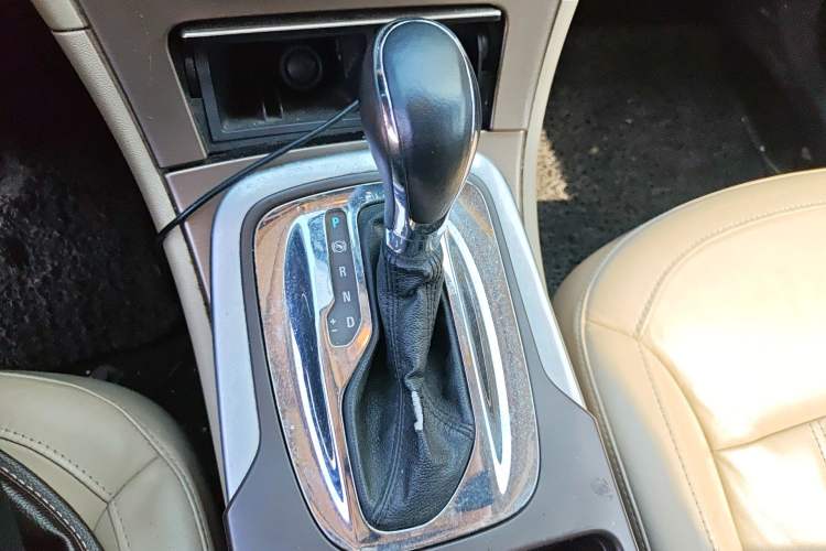 Used Buick Regal 2009 2.0L Elite Edition Gear Lever