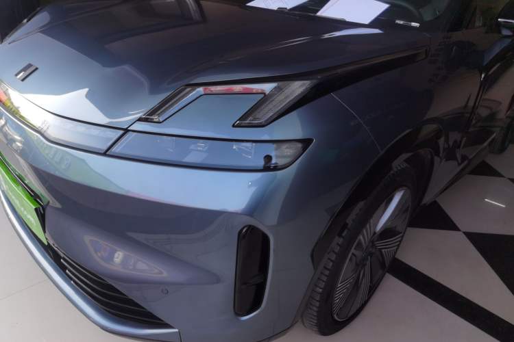 Used Lynk & Co 08 EM-P 2025 220 km All-Wheel-Drive Performance Halo
