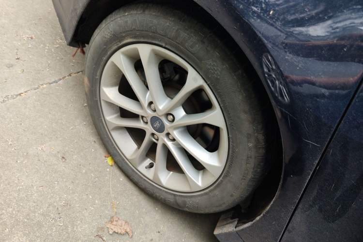 Used Ford Mondeo 2018 EcoBoost 180 Smart Control Fashion Model China VI Standard Right Rear Wheel Hub