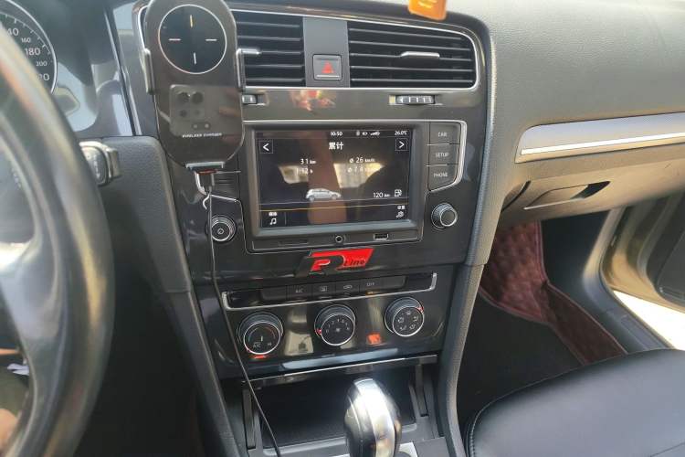 Used Volkswagen Golf 2017 230TSI Automatic Comfort Edition – Celebrating Milestone of One Million Units Audio And AC Panel