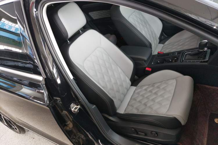 Used Volkswagen Magotan 2023 2 Million Units Limited Edition 330TSI DSG Leading Version Right Front Seat