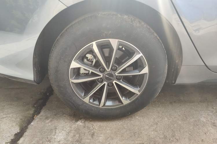 Used BYD Destroyer 05 2024 HONOR Edition DM-i 55KM Luxury Model Right Rear Wheel Hub