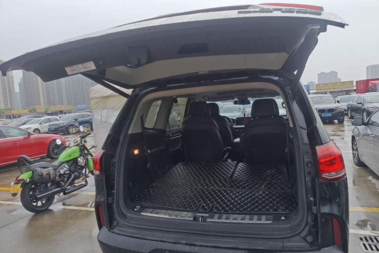 Used SAIC MAXUS D90 2017 2.0T Automatic All-Wheel Drive Sirius Trunk