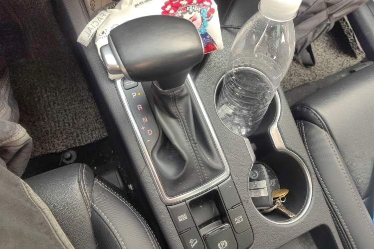 Used Kia KX5 2017 1.6T Automatic Two-Wheel Drive 15th Anniversary Special Edition DLX Gear Lever