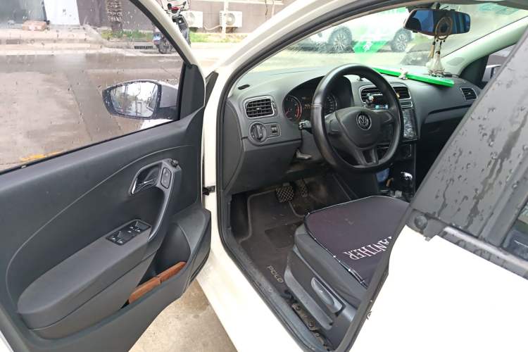 Used Volkswagen Polo 2014 1.6L Automatic Comfort Edition
