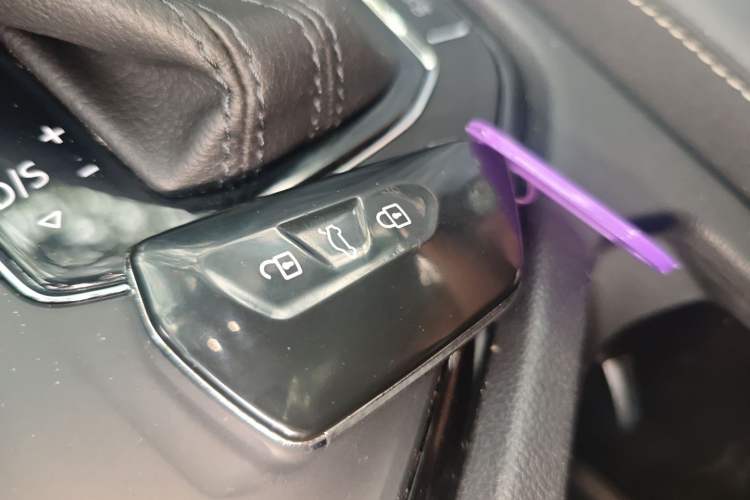 Used Volkswagen Tiguan L 2019 Updated Version 330TSI Automatic Two-Wheel Drive Panoramic Comfort Edition China VI Standard
