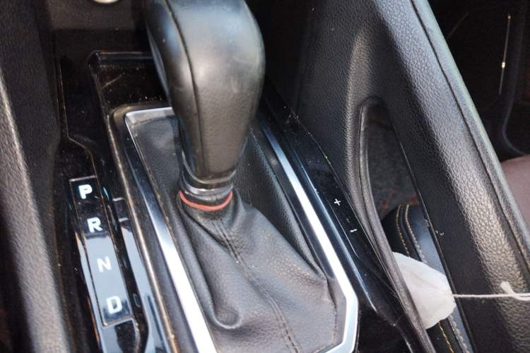 Used JMC Yusheng S350 2016 2.0T Automatic All-Wheel Drive Gasoline Ultra-Luxury 5-Seater
