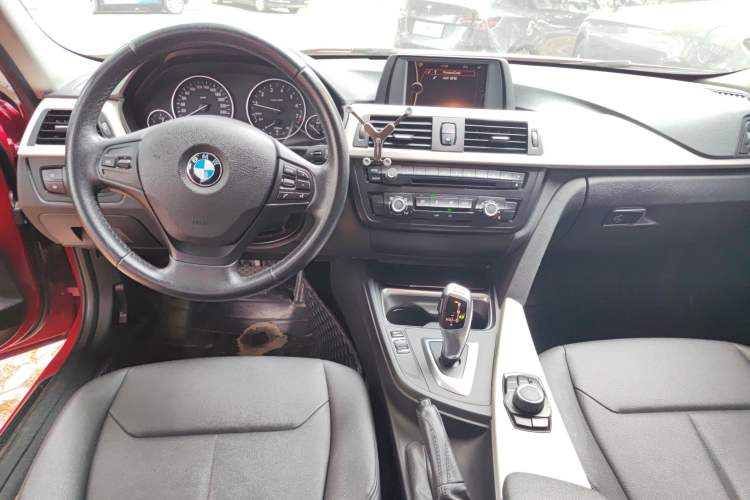 Used BMW 3 Series 2013 316i Active Edition Center Console