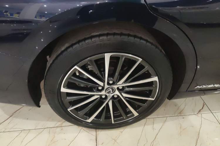 Used Lexus ES 2022 300h Deluxe Edition