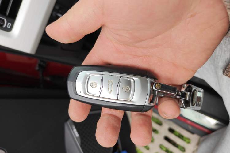 Used Geely Auto Emgrand X7 Sport 2018 1.8TD Automatic Two-Wheel Drive Smart Connect 4G Internet Edition Vehicle Key