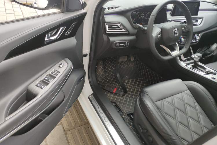 Used CHANGAN Ruicheng CC 2022 Blue Whale Edition 1.5T DCT Prestige Model Driver Seat