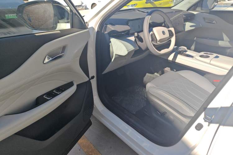 Used CHANGAN UNI-Z New Energy 2024 Blue Whale Smart Electric iDD 125km Beyond Edition Driver Seat