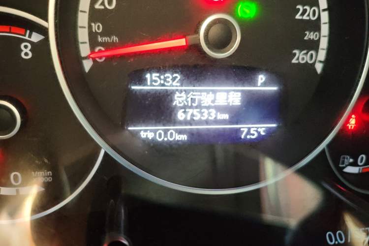 Used Volkswagen Beetle 2014 1.2TSI Fashion Edition Odometer Close Up