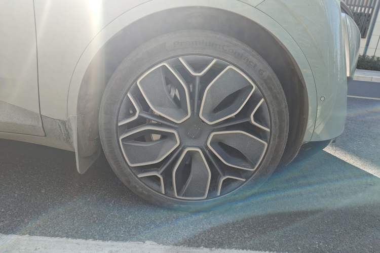 Used Avatr 11 2023 Long-Range Single-Motor Version 5 Seats Right Front Wheel Hub