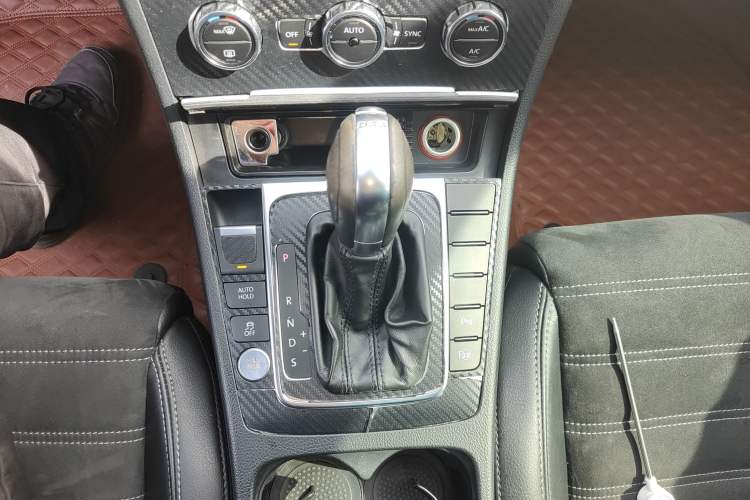 Used Volkswagen FAW-Volkswagen CC 2016 2.0 TSI Luxury Model Gear Lever
