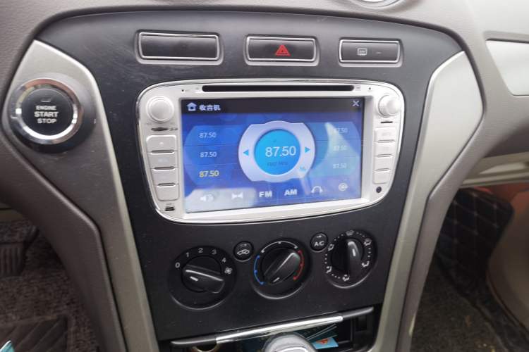 Used Ford Mondeo 2011 2.3L Fashion Edition Audio And AC Panel