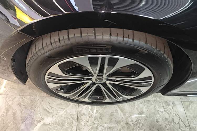 Used Mercedes-Benz E-Class 2025 Facelift E 300 L Luxury Edition
