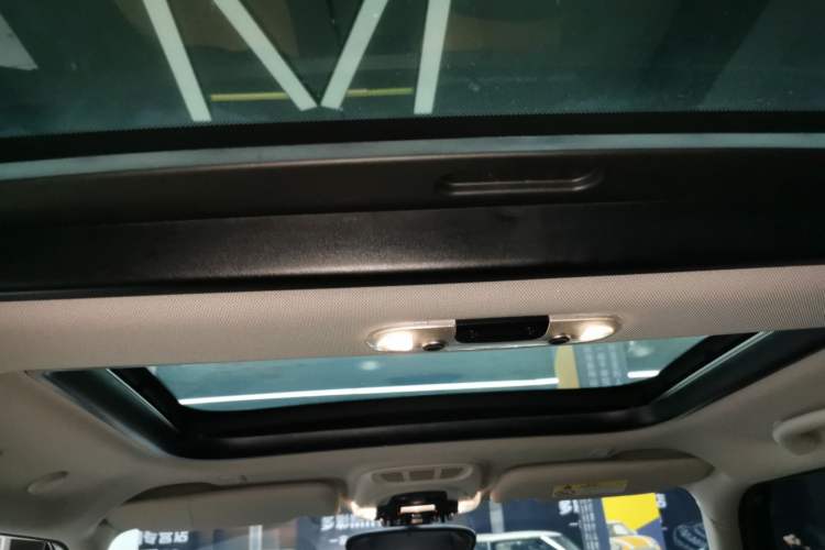 Used MINI MINI 2023 Updated 1.5T COOPER Artist Five-Door Edition
