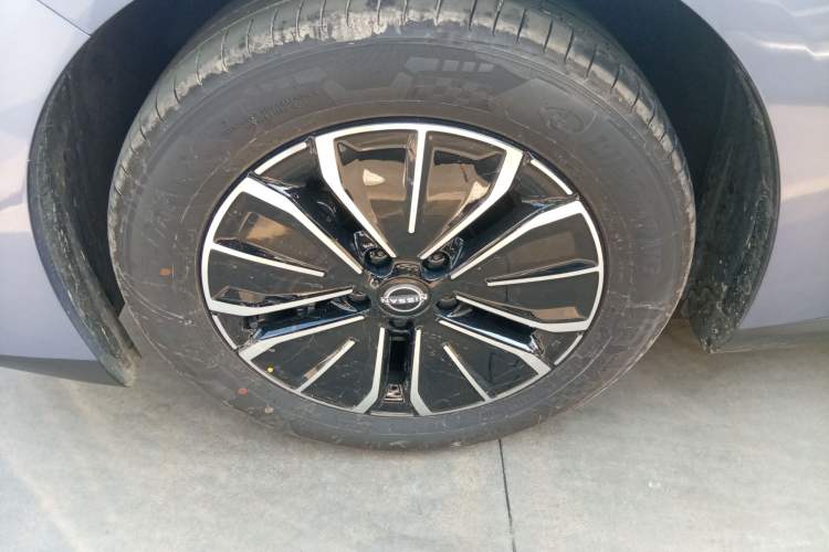 Used Nissan N6 2026 Model 180 Max Exterior 4