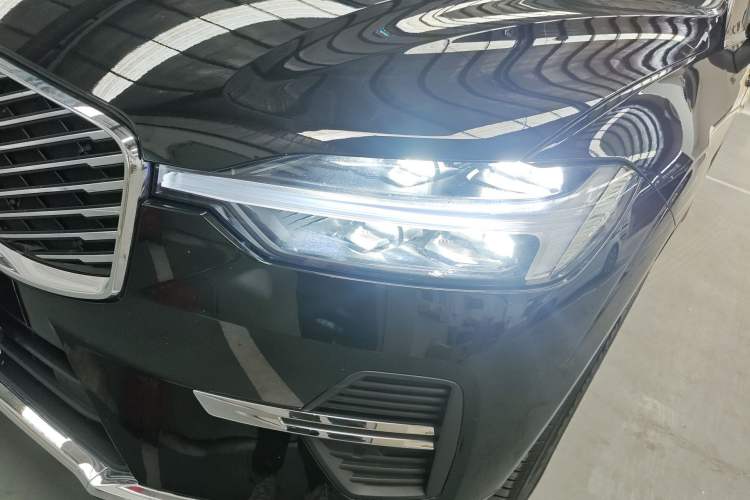 Used Volvo XC60 2026 B5 4x4 Smart Luxury Edition Left Front Headlight