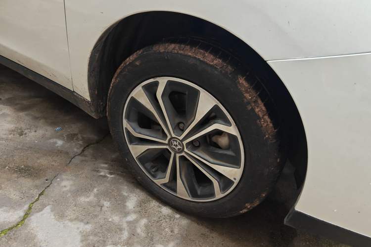 Used Venucia D60EV 2022 Standard Range Comfort Edition Right Front Wheel Hub