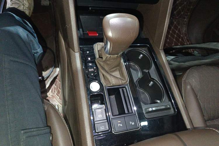 Used Volkswagen Viloran 2020 330TSI Business Edition Gear Lever