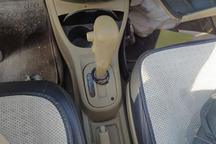 Used Nissan Geniss 2008 1.8L Manual Comfort Model Gear Lever