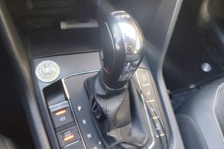 Used Volkswagen Tiguan L 2017 330TSI Automatic Two-Wheel Drive Luxury Edition Gear Lever