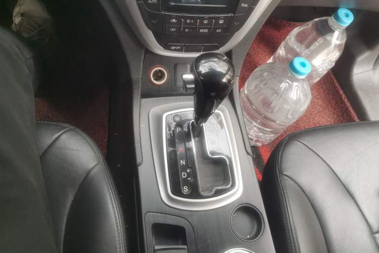 Used GAC Trumpchi GS5 2012 2.0L Automatic Two-Wheel Drive Luxury Edition Gear Lever