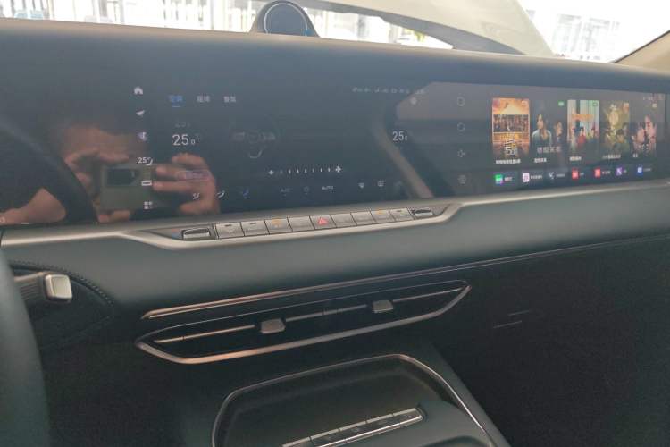 Used VOYAH FREE 2024 Ultra-Long Range Intelligent Driving Version Audio And AC Panel