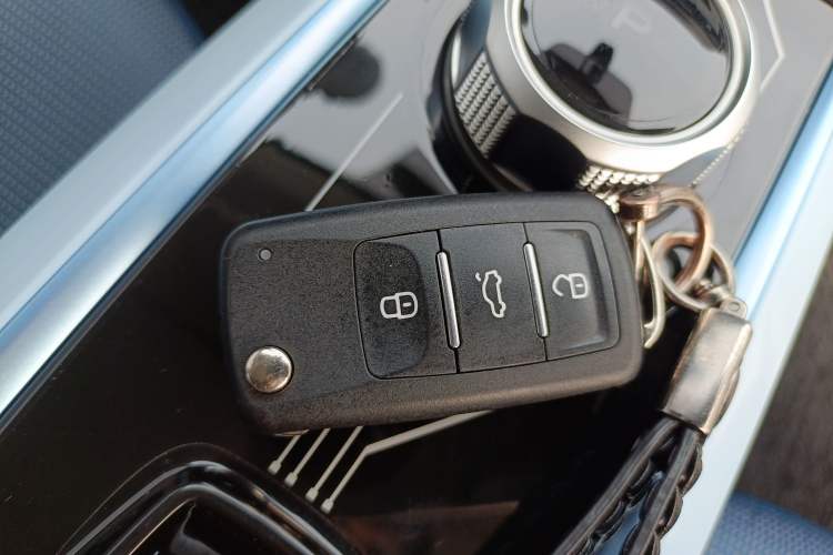 Used CHANGAN Benni E-Star 2022 Charming Edition Colorful Model Lithium Iron Phosphate
