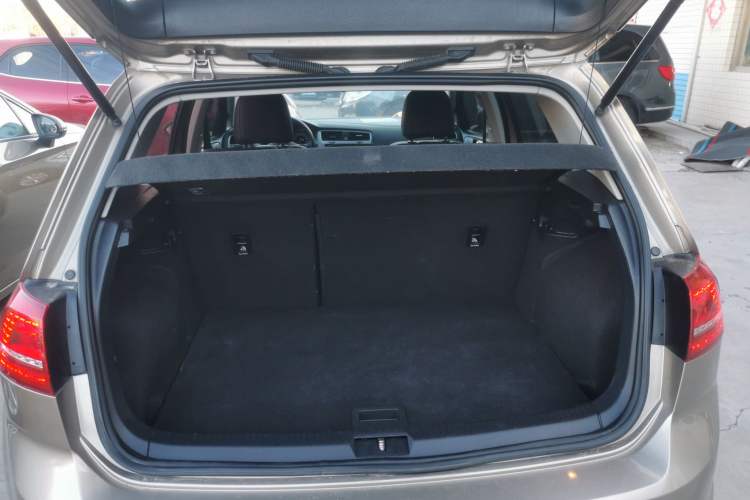 Used Volkswagen Golf 2016 230TSI Automatic Comfort Version Trunk