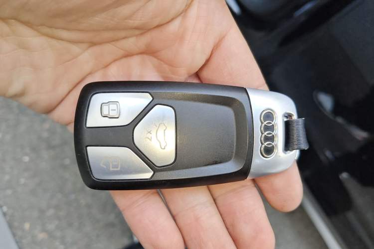 Used Audi Q5L Sportback 2021 40 TFSI Luxury Edition Vehicle Key