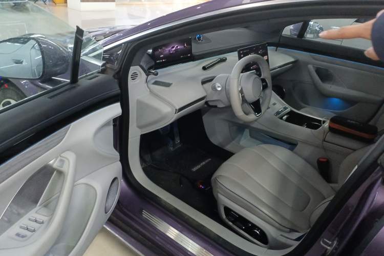 Used Hima Luxeed S7 2025 855 km Max