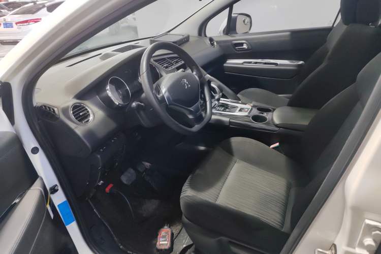 Used Peugeot 3008 2015 2.0L Automatic Classic Edition
