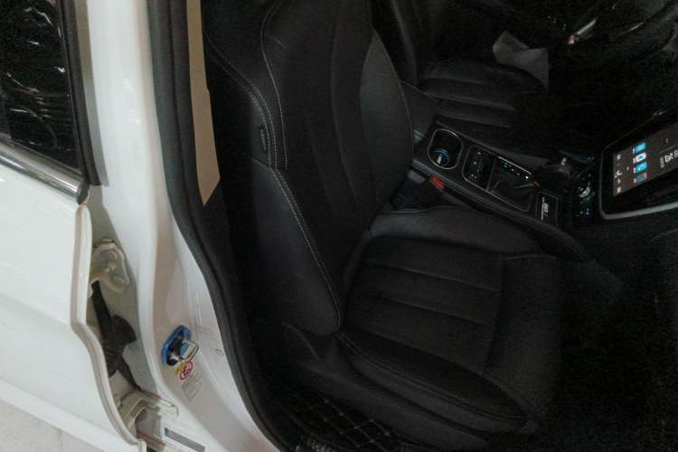 Used BYD Song MAX 2018 1.5T Automatic Smart Connect Flagship 7-Seater Right Front Seat