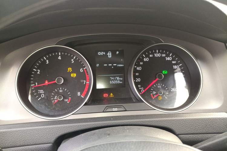 Used Volkswagen Golf 2016 1.6L Automatic Fashion Model Instrument Cluster