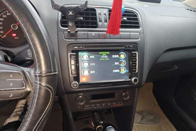 Used Volkswagen Polo 2012 1.6L Cross Polo Automatic Transmission Audio And AC Panel